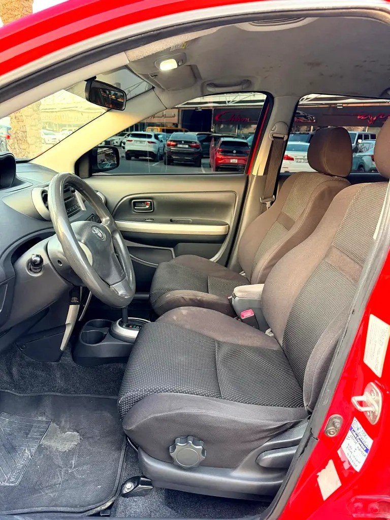 Car Image 2005 TOYOTA IST 