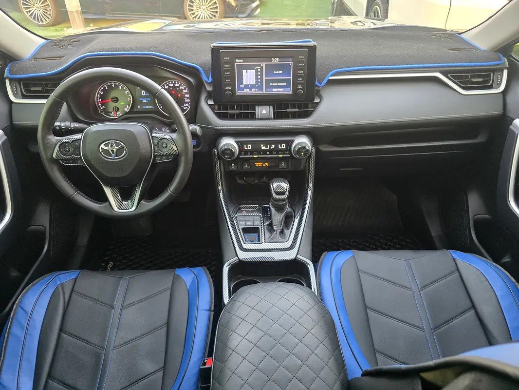 Car Image 2020 TOYOTA RAV4 