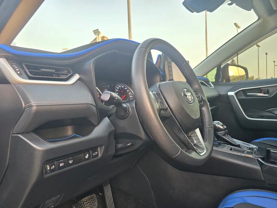 Car Image 2020 TOYOTA RAV4 