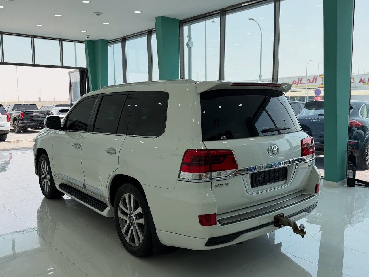 Car Image 2017 TOYOTA LAND CRUISER 