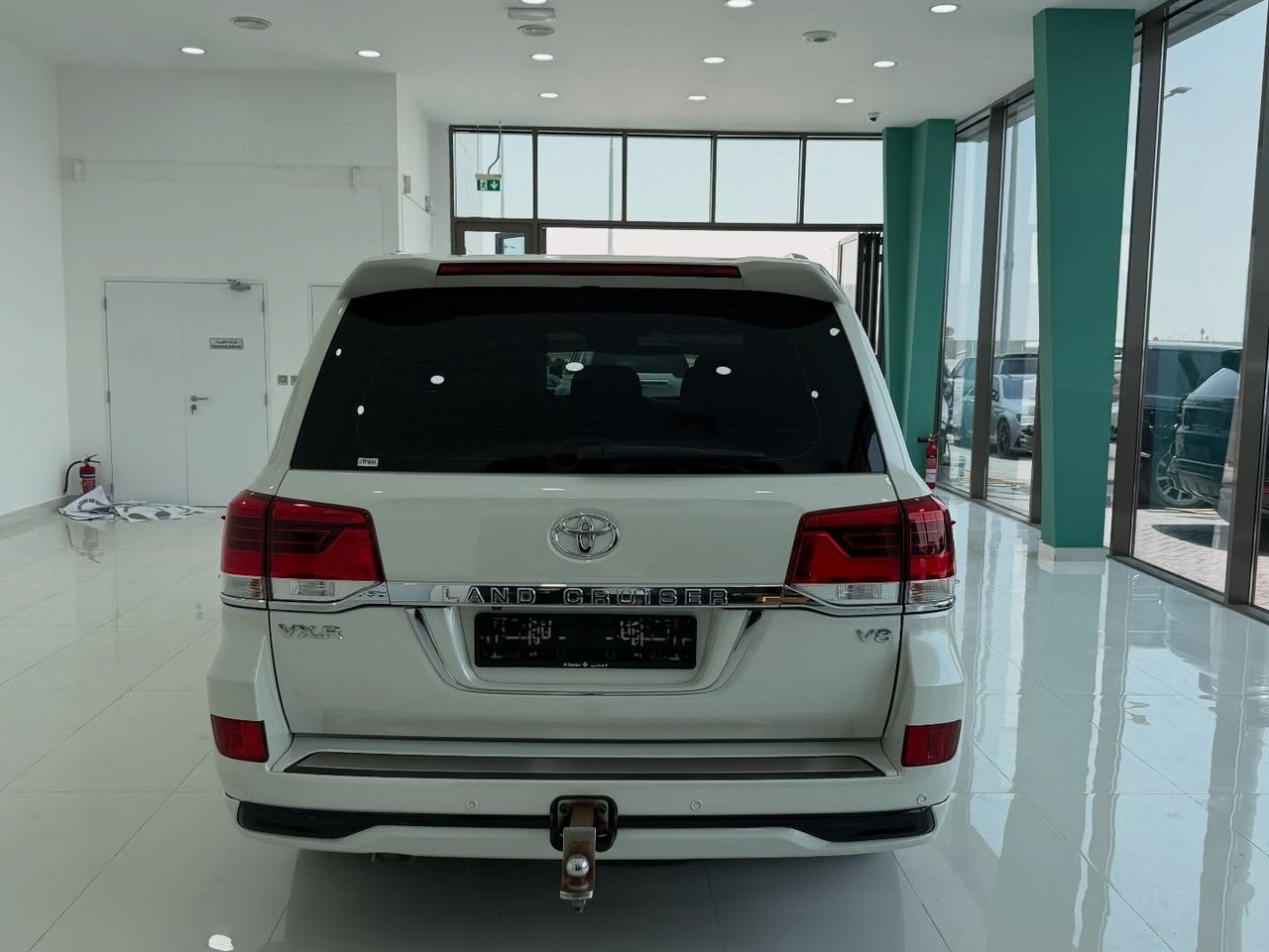 Car Image 2017 TOYOTA LAND CRUISER 