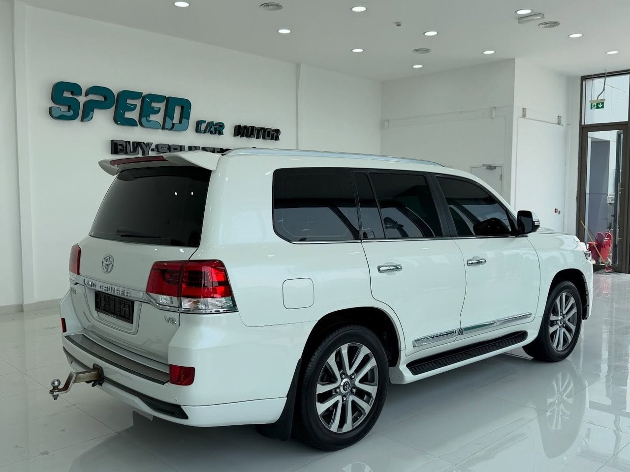 Car Image 2017 TOYOTA LAND CRUISER 