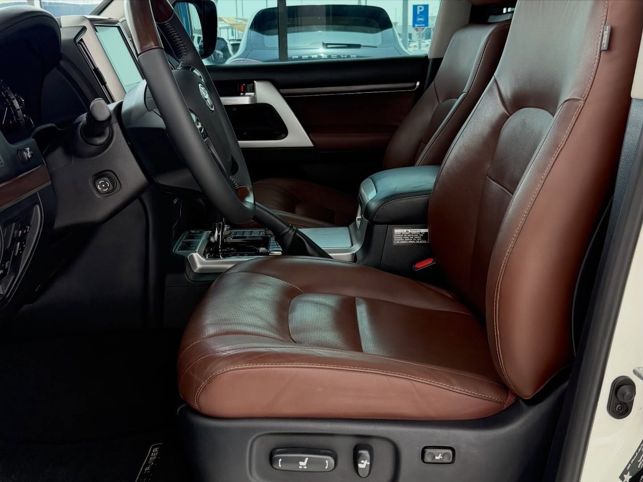 Car Image 2017 TOYOTA LAND CRUISER 