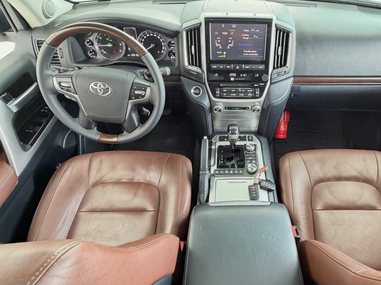 Car Image 2017 TOYOTA LAND CRUISER 