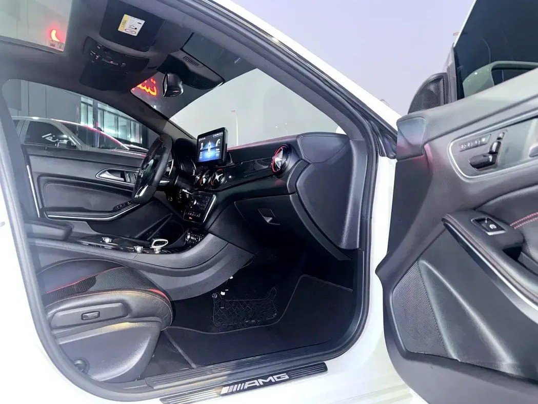 Car Image 2016 MERCEDES CLA CLASS 