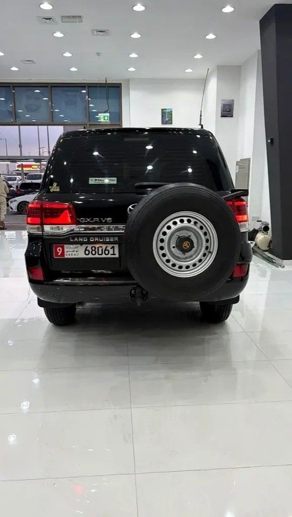 Car Image 2010 TOYOTA LAND CRUISER 