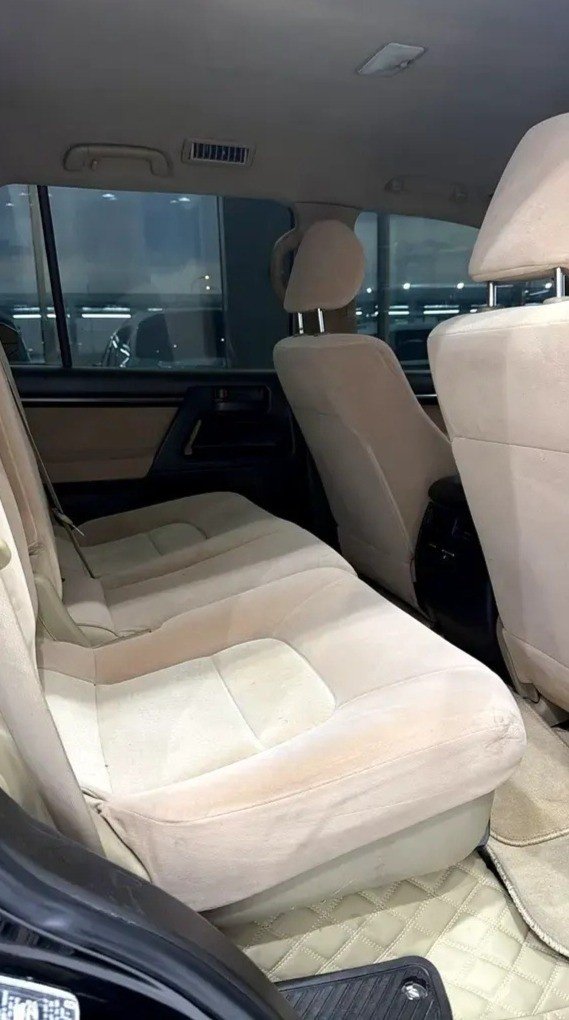 Car Image 2010 TOYOTA LAND CRUISER 