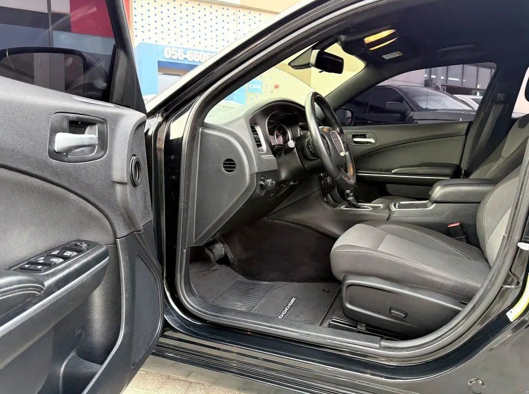 Car Image 2017 DODGE CHARGER 