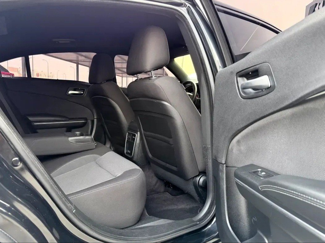 Car Image 2017 DODGE CHARGER 