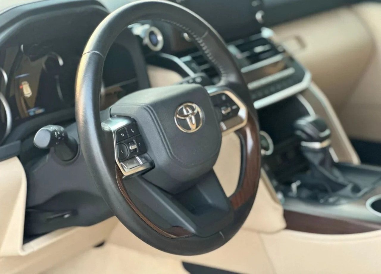 Car Image 2024 TOYOTA LAND CRUISER 