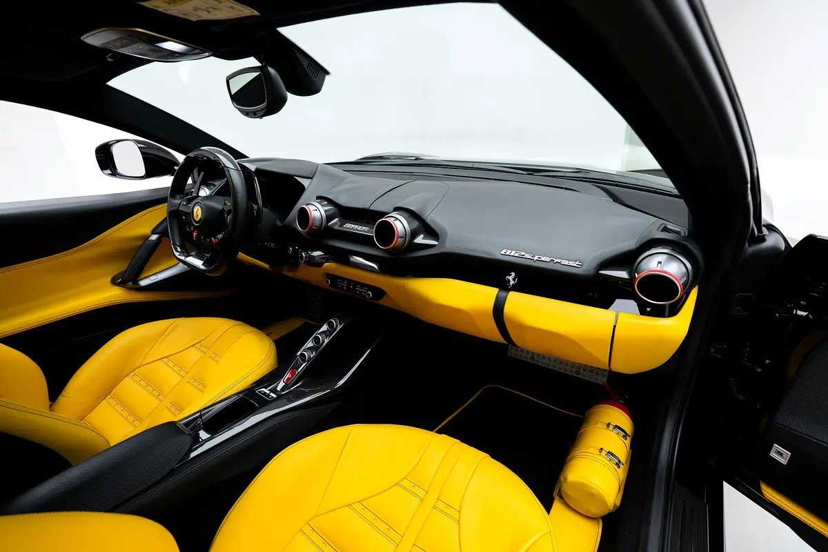 Car Image 2019 FERRARI 812 