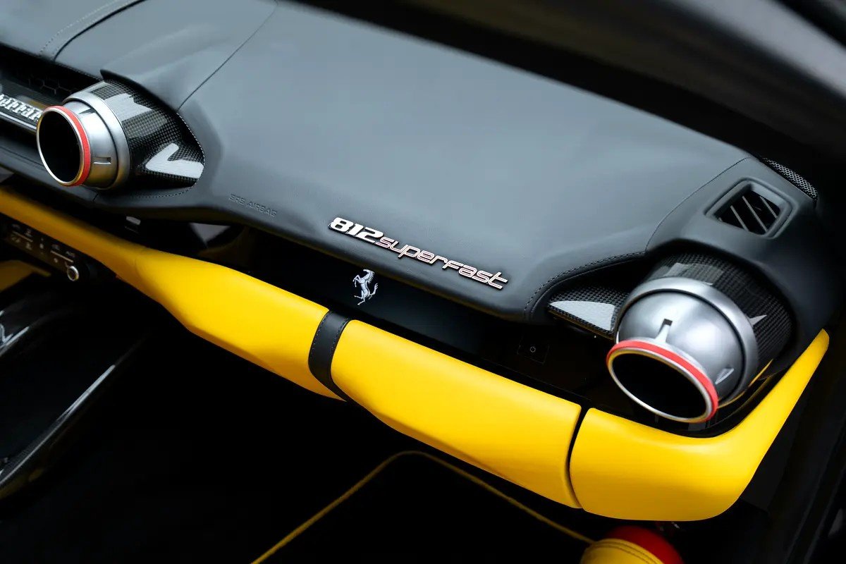 Car Image 2019 FERRARI 812 
