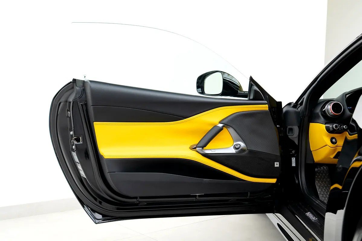 Car Image 2019 FERRARI 812 