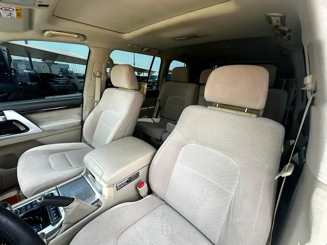 Car Image 2019 TOYOTA LAND CRUISER 