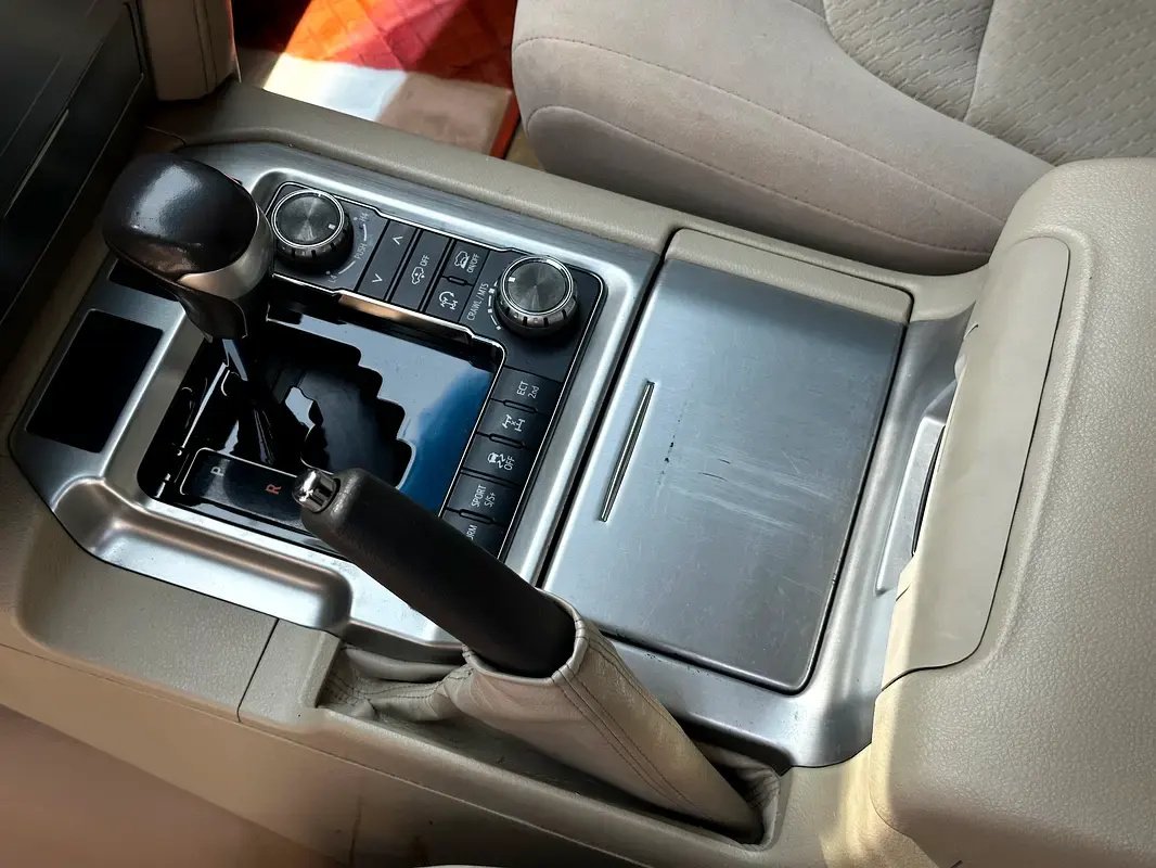 Car Image 2019 TOYOTA LAND CRUISER 