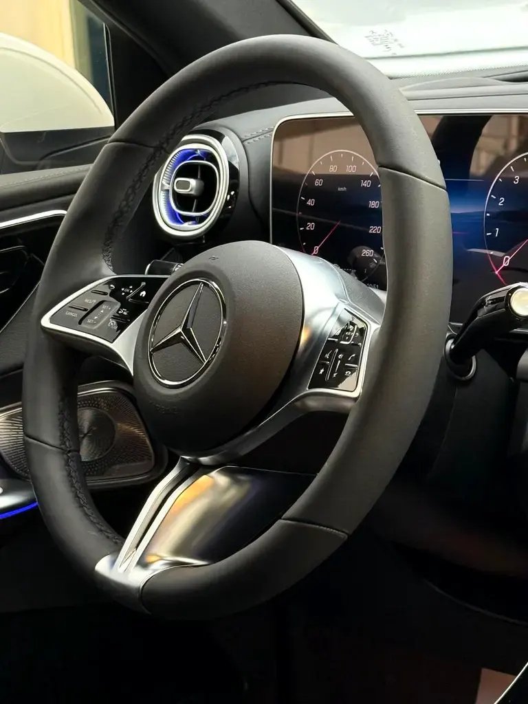 Car Image 2025 MERCEDES GLC CLASS 