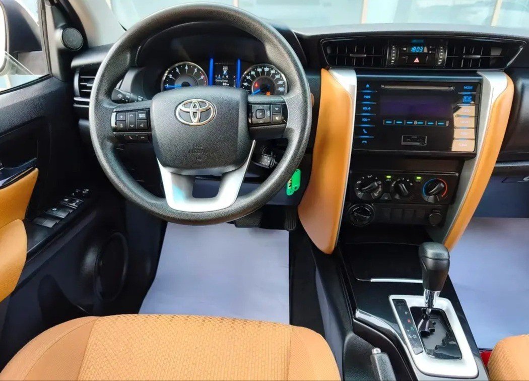 Car Image 2019 TOYOTA FORTUNER 