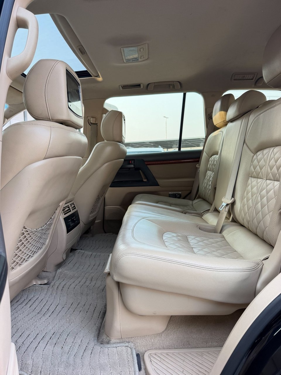 Car Image 2015 TOYOTA LAND CRUISER 