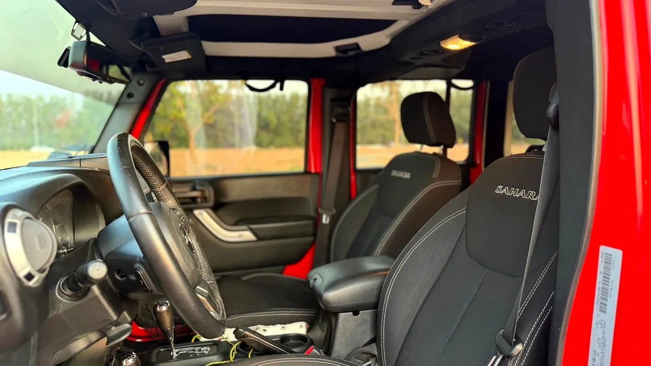Car Image 2016 JEEP WRANGLER 