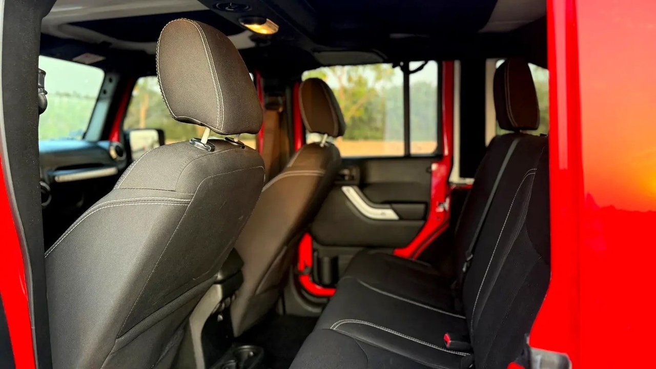 Car Image 2016 JEEP WRANGLER 