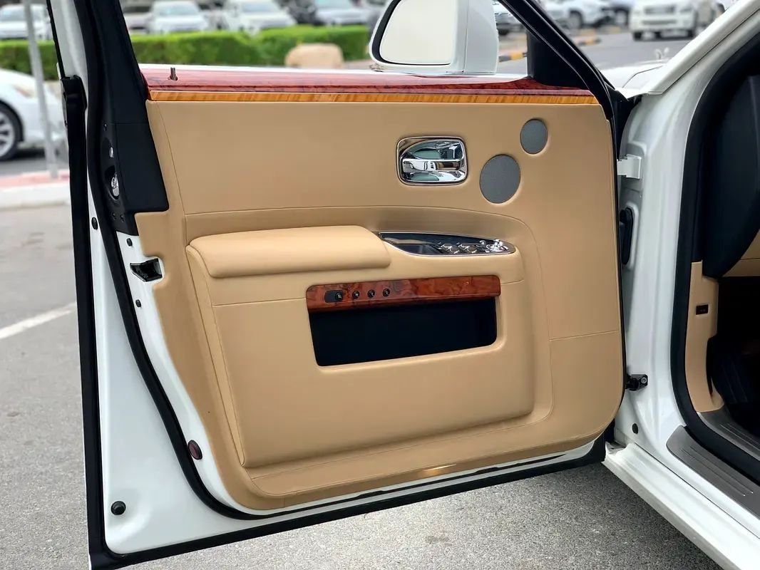 Car Image 2016 ROLLS ROYCE GHOST 
