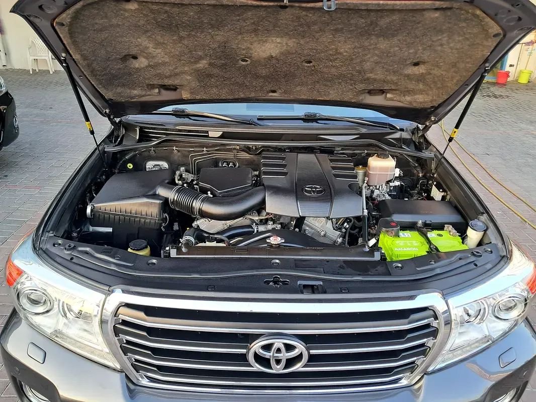 Car Image 2015 TOYOTA LAND CRUISER 