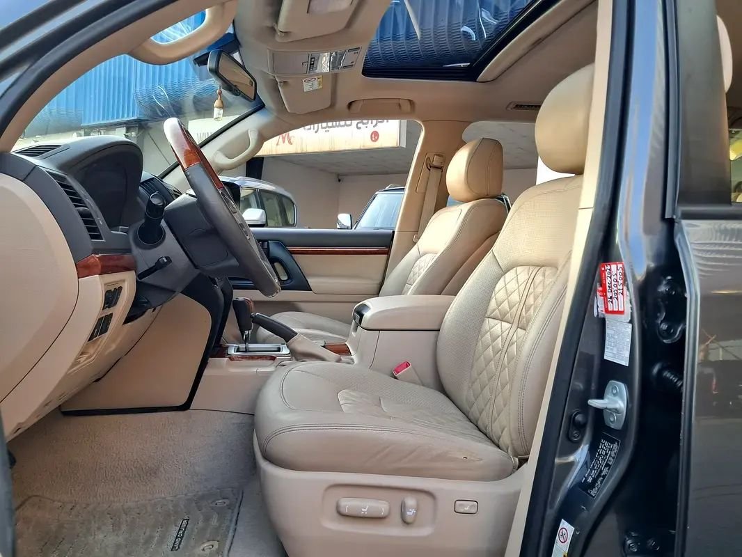 Car Image 2015 TOYOTA LAND CRUISER 