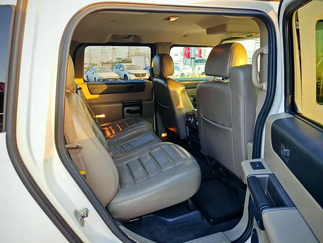 Car Image 2004 HUMMER H2 