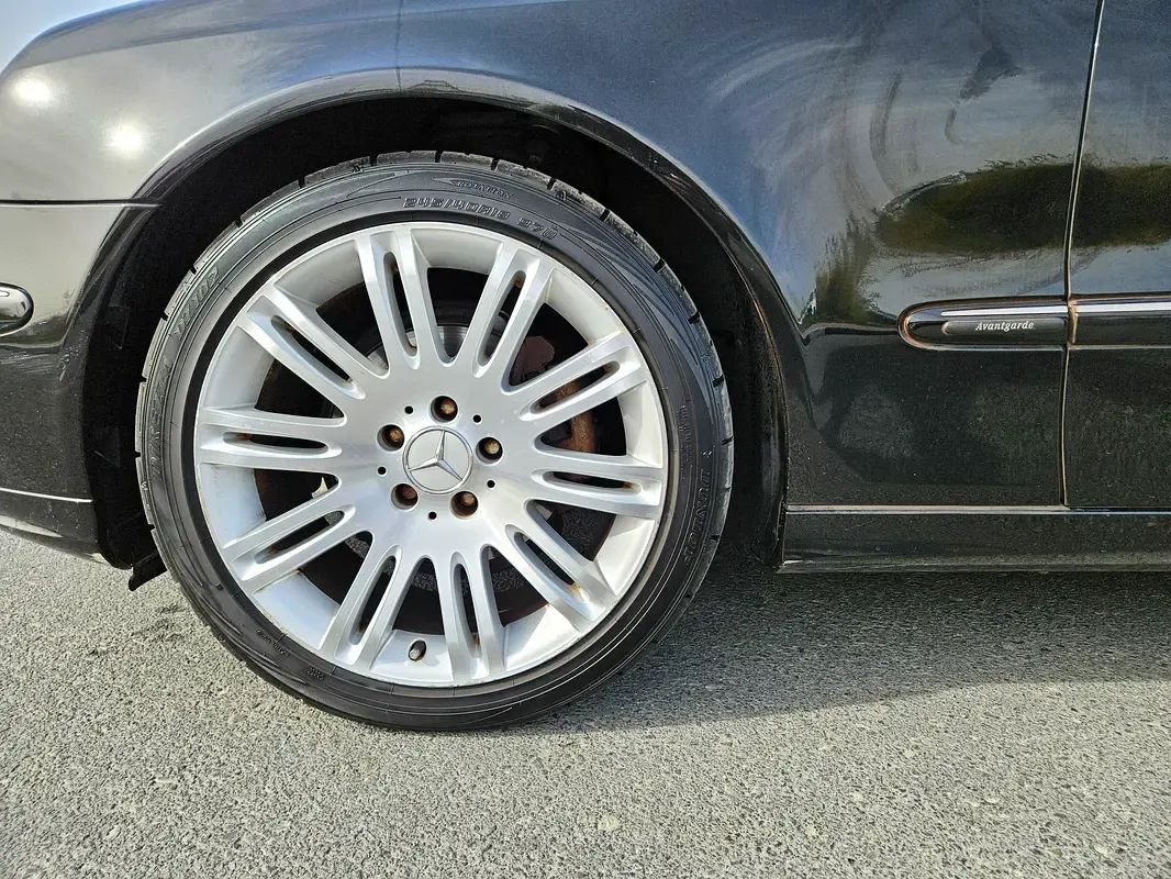 Car Image 2004 MERCEDES E Class 