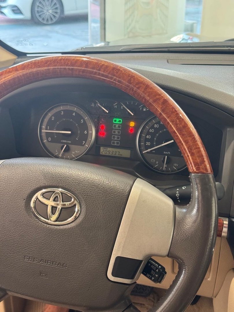 Car Image 2015 TOYOTA LAND CRUISER 