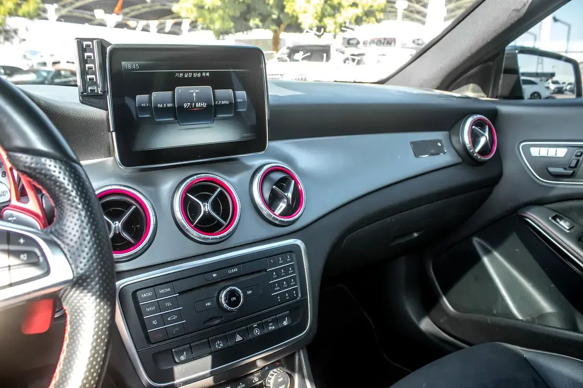 Car Image 2015 MERCEDES CLA CLASS 
