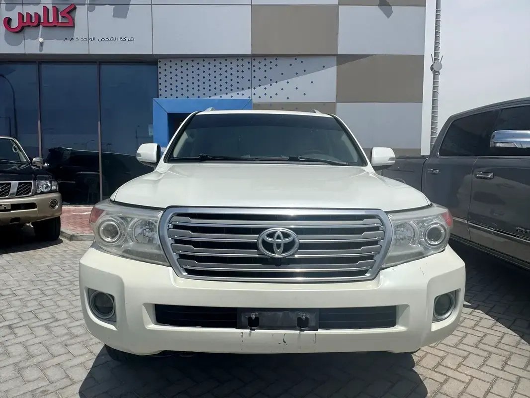 Car Image 2013 TOYOTA LAND CRUISER 