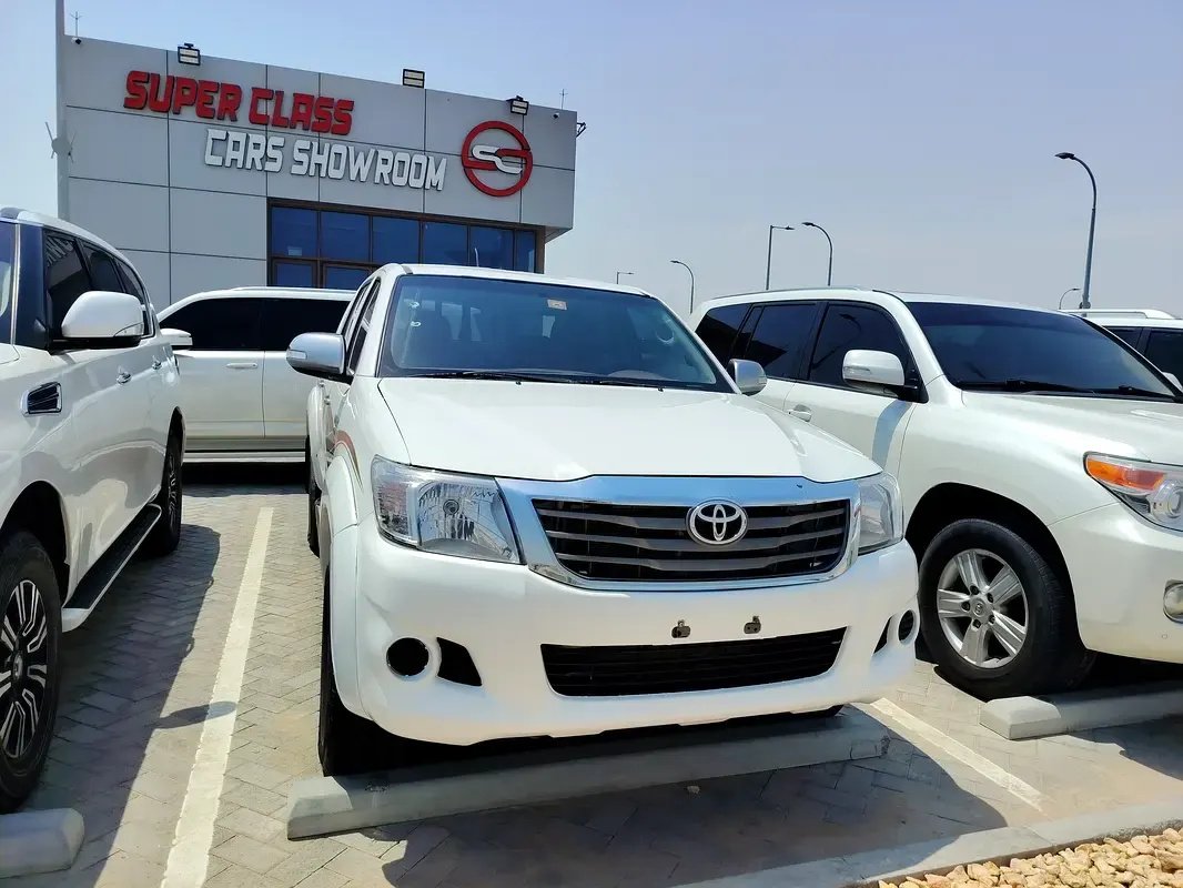 Car Image 2013 TOYOTA HILUX 