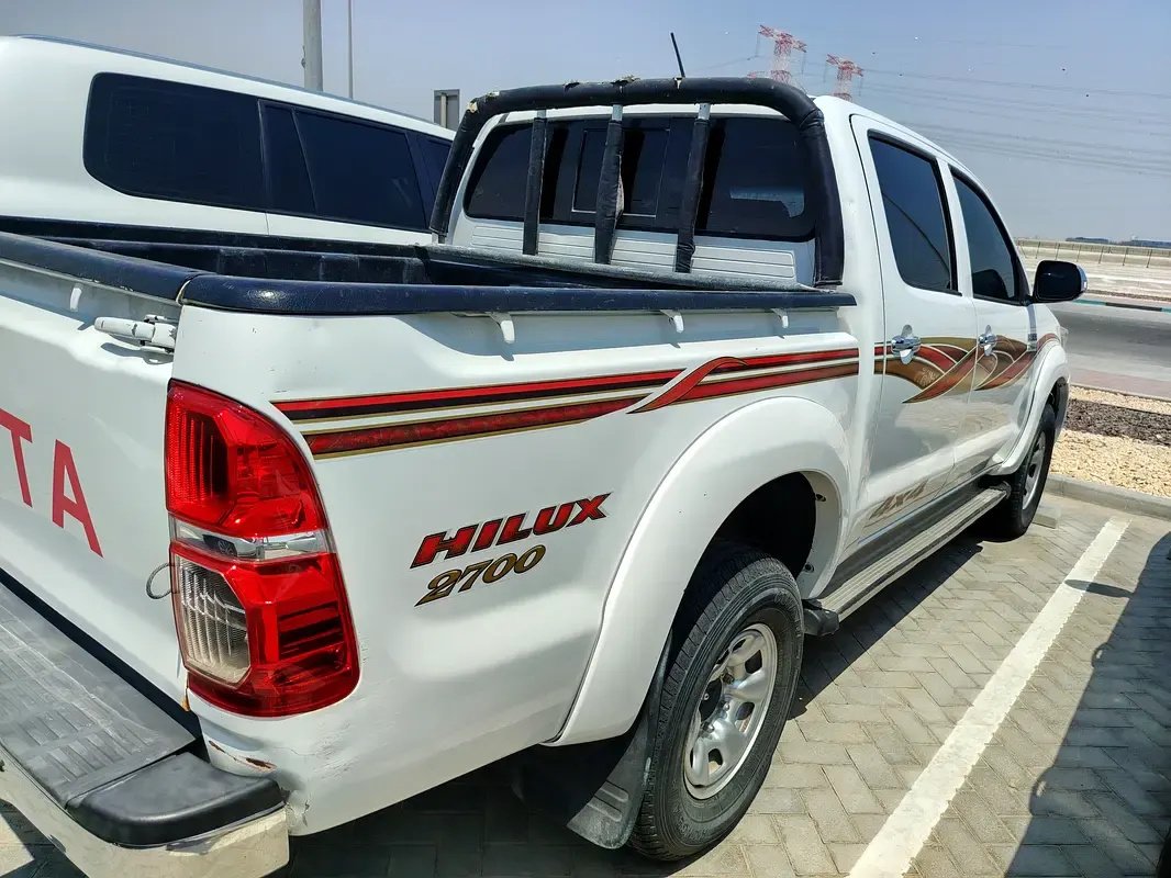 Car Image 2013 TOYOTA HILUX 