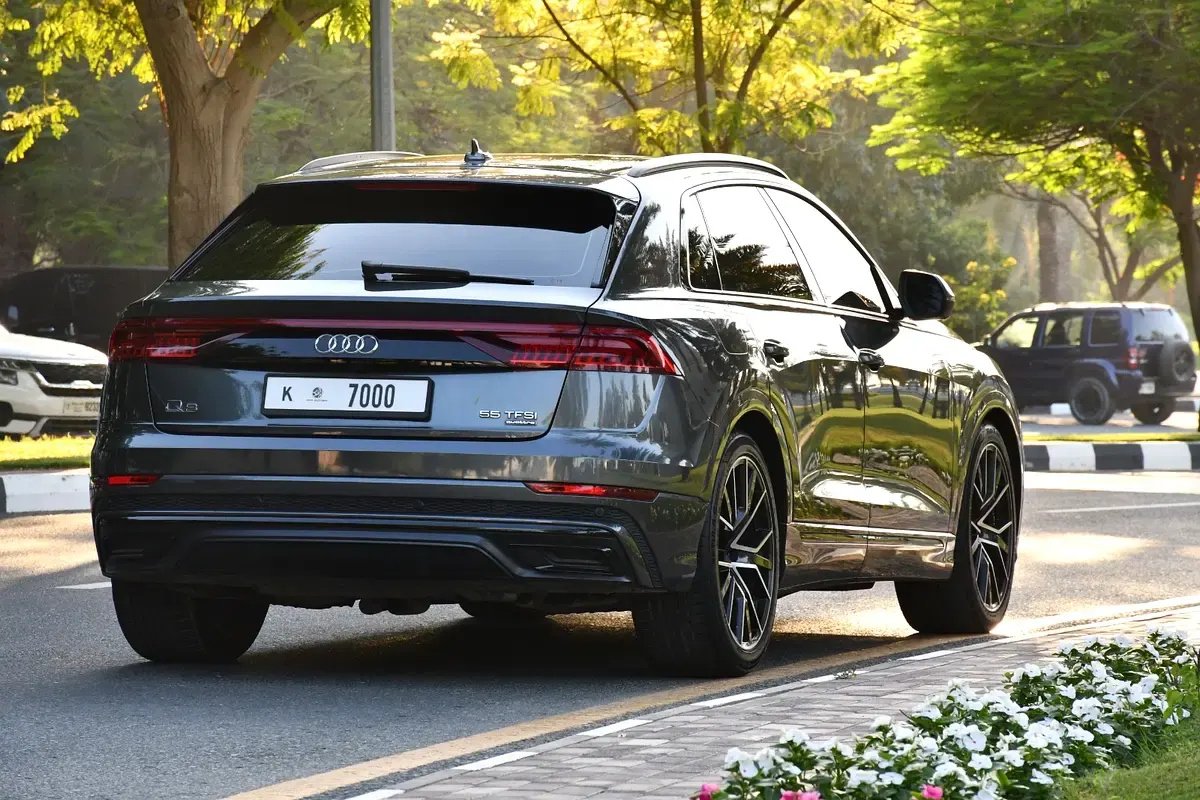 Car Image 2021 AUDI Q8 