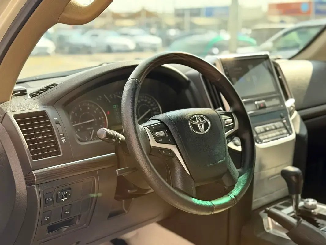 Car Image 2008 TOYOTA LAND CRUISER 