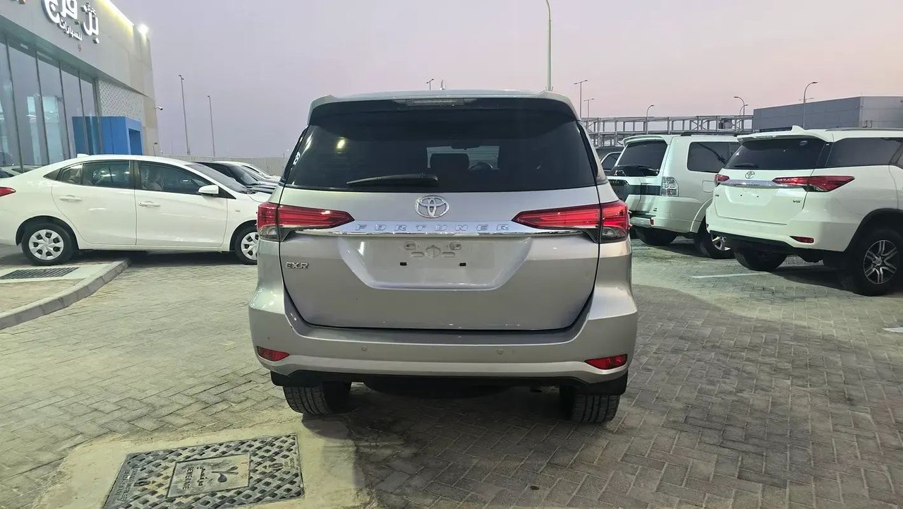 Car Image 2019 TOYOTA FORTUNER 