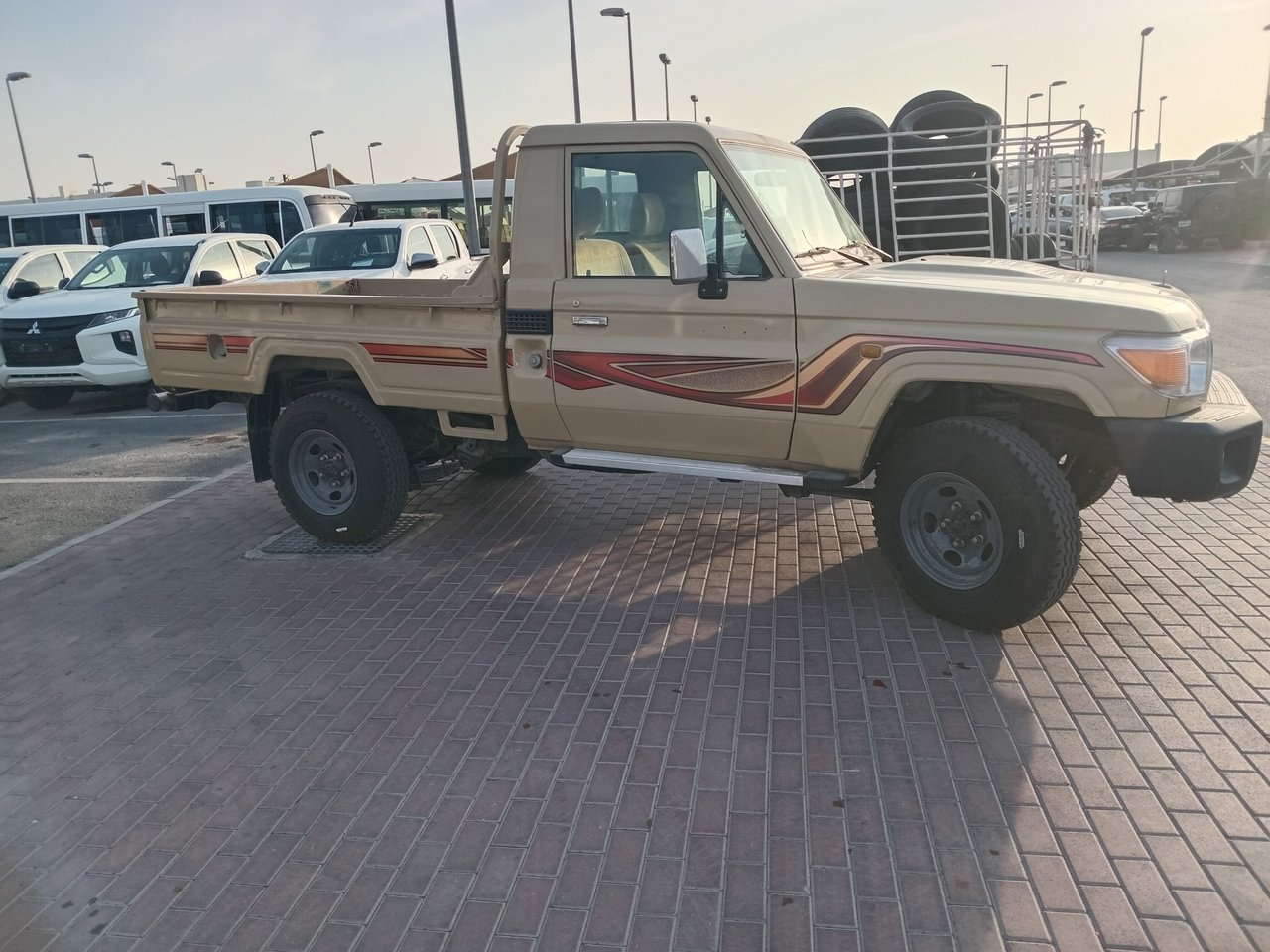 Car Image 2012 TOYOTA LAND CRUISER 