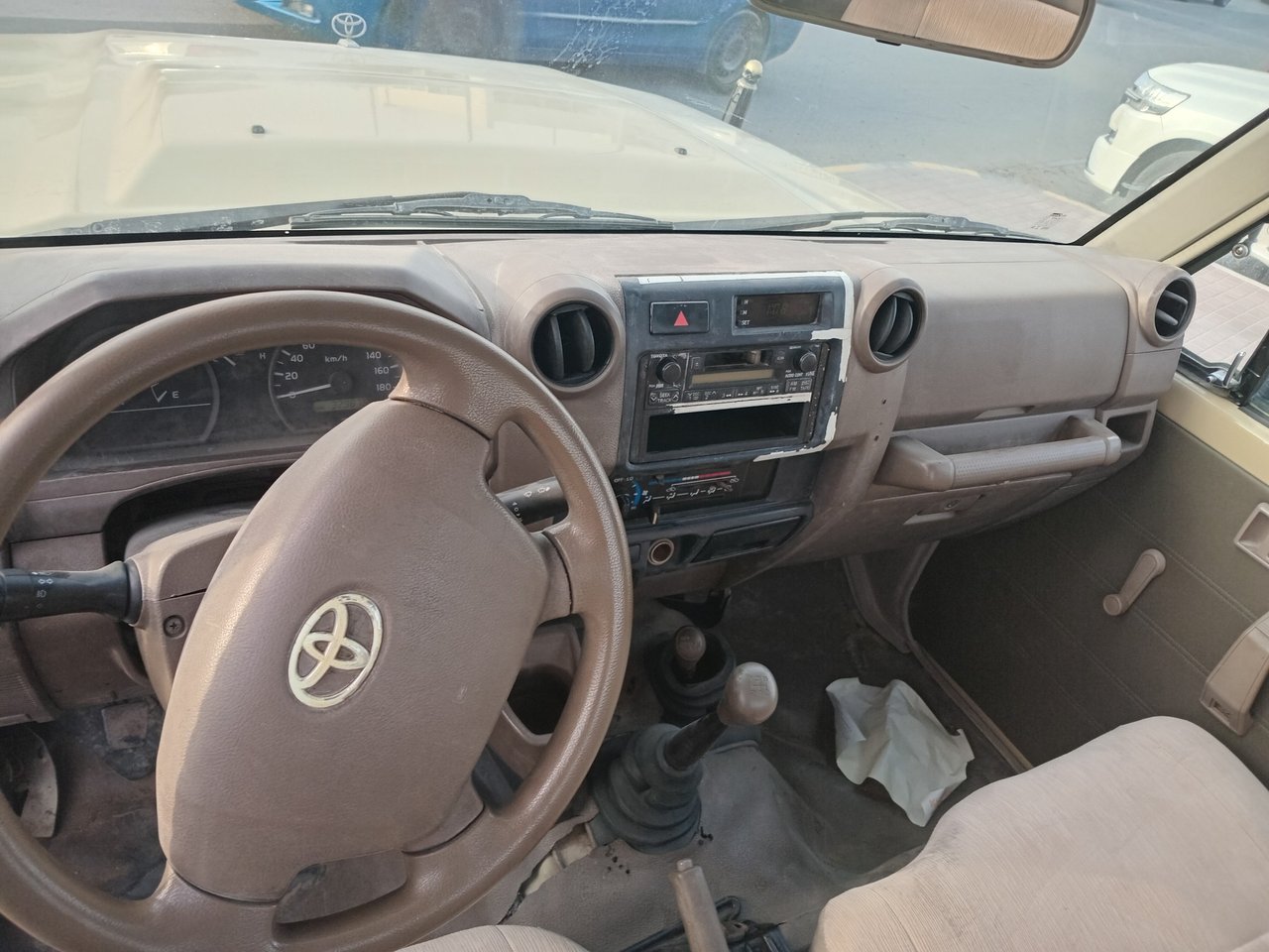 Car Image 2012 TOYOTA LAND CRUISER 