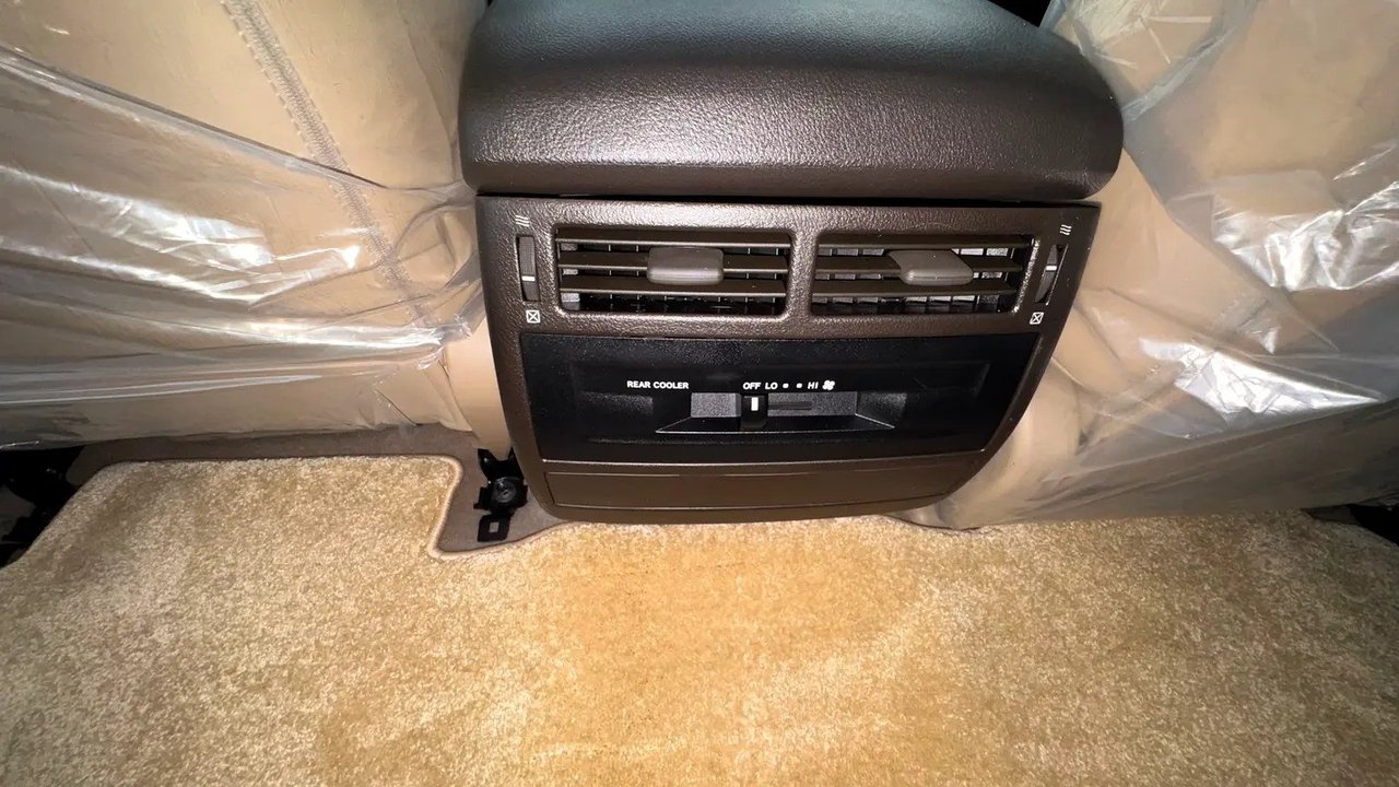 Car Image 2009 TOYOTA LAND CRUISER 
