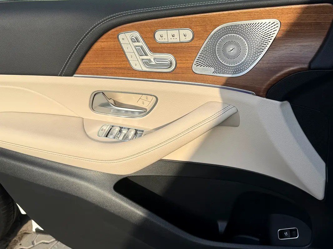 Car Image 2024 MERCEDES GLS CLASS 