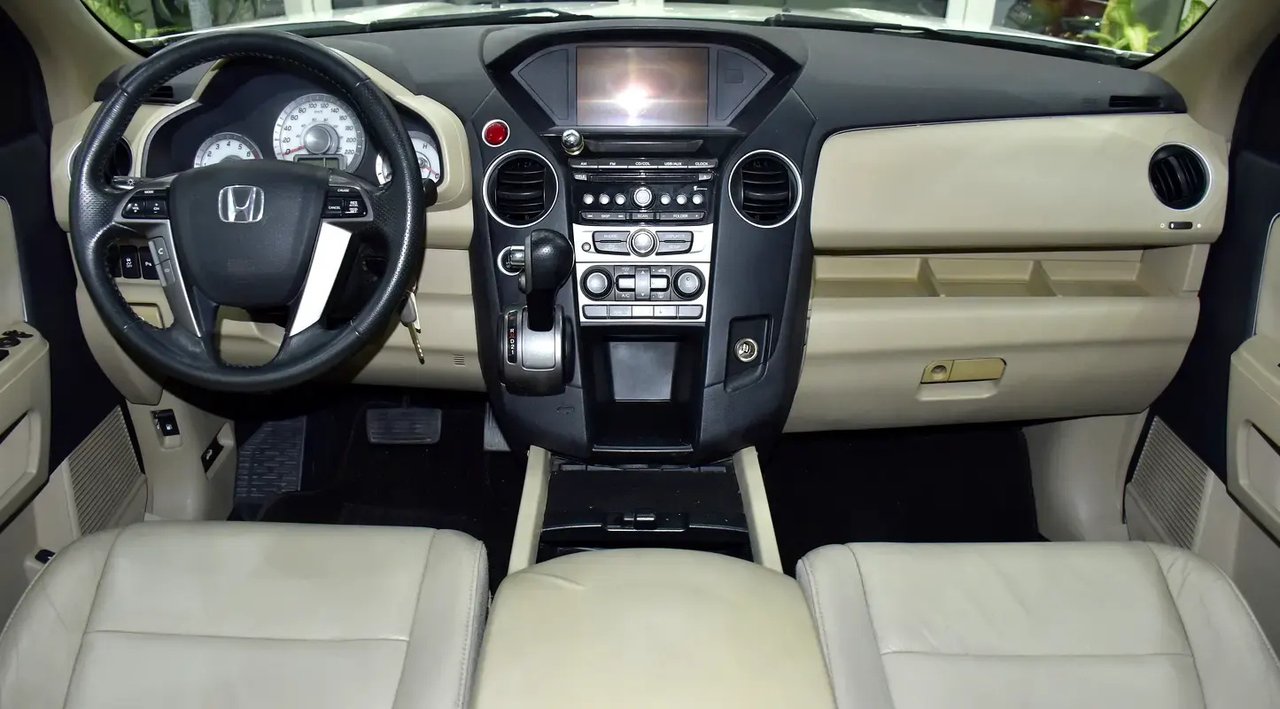 Car Image 2015 HONDA PILOT 