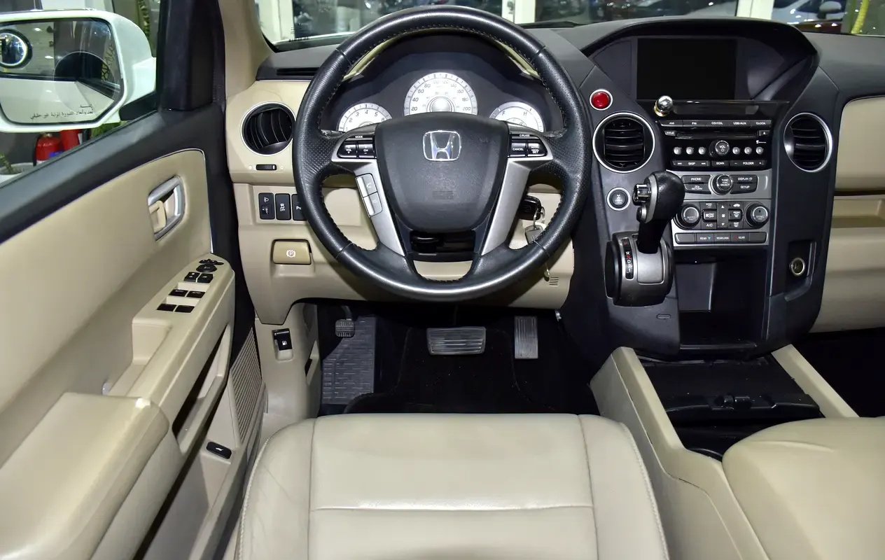 Car Image 2015 HONDA PILOT 