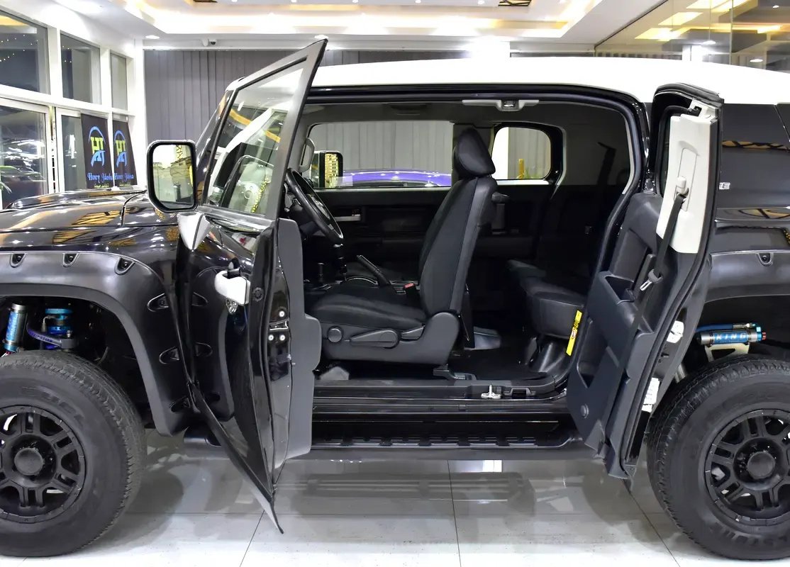 Car Image 2014 TOYOTA FJ CRUISER 