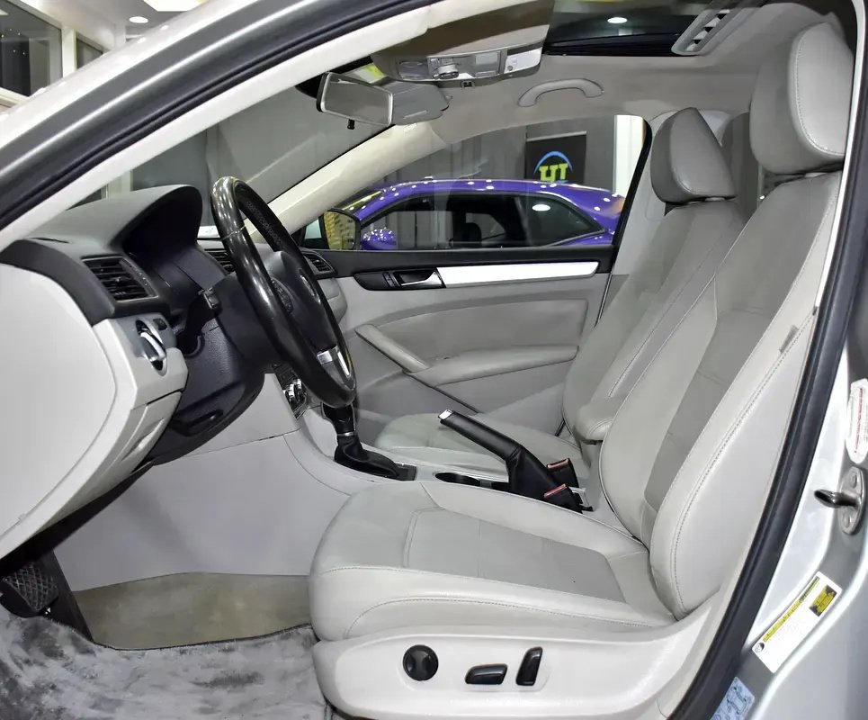 Car Image 2013 VOLKSWAGEN PASSAT 