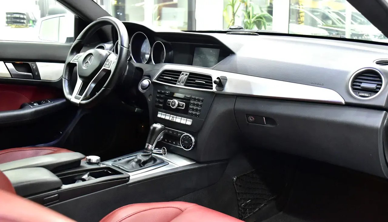 Car Image 2015 MERCEDES C Class 