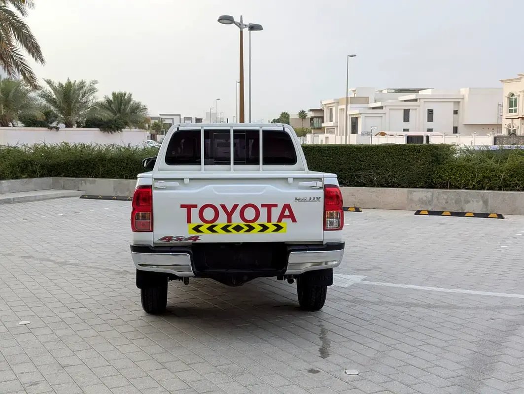 Car Image 2022 TOYOTA HILUX 