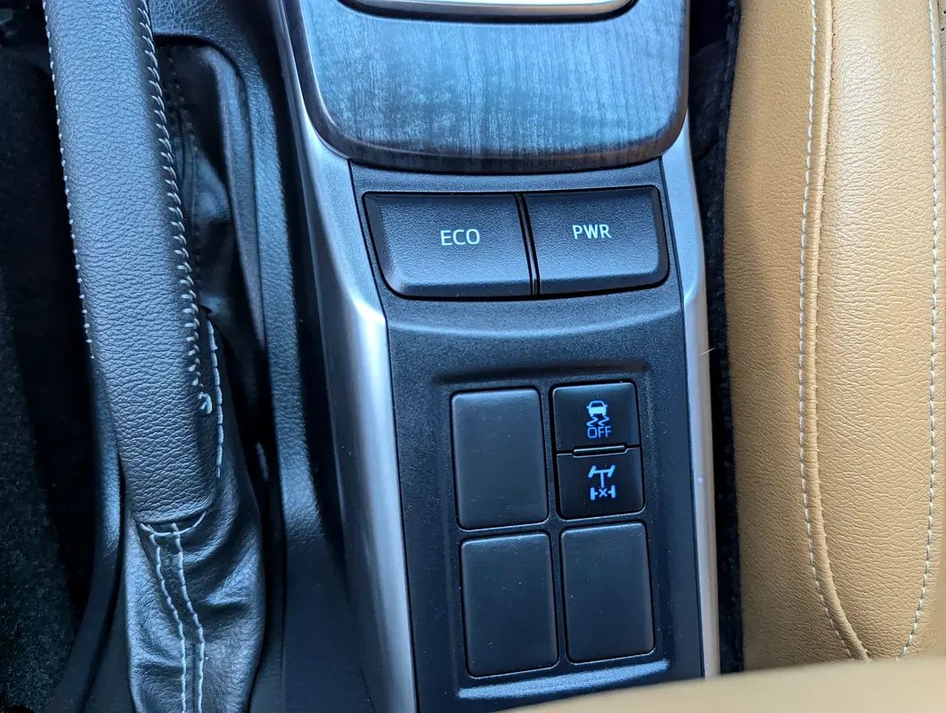 Car Image 2025 TOYOTA FORTUNER 