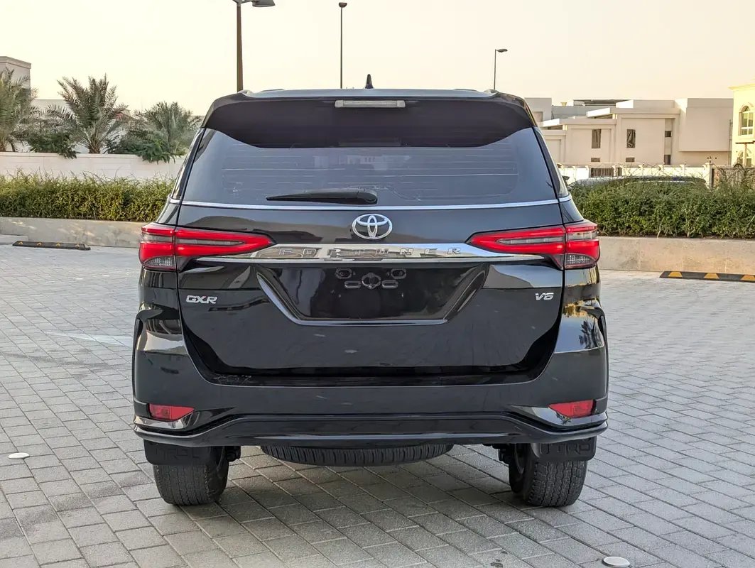Car Image 2017 TOYOTA FORTUNER 