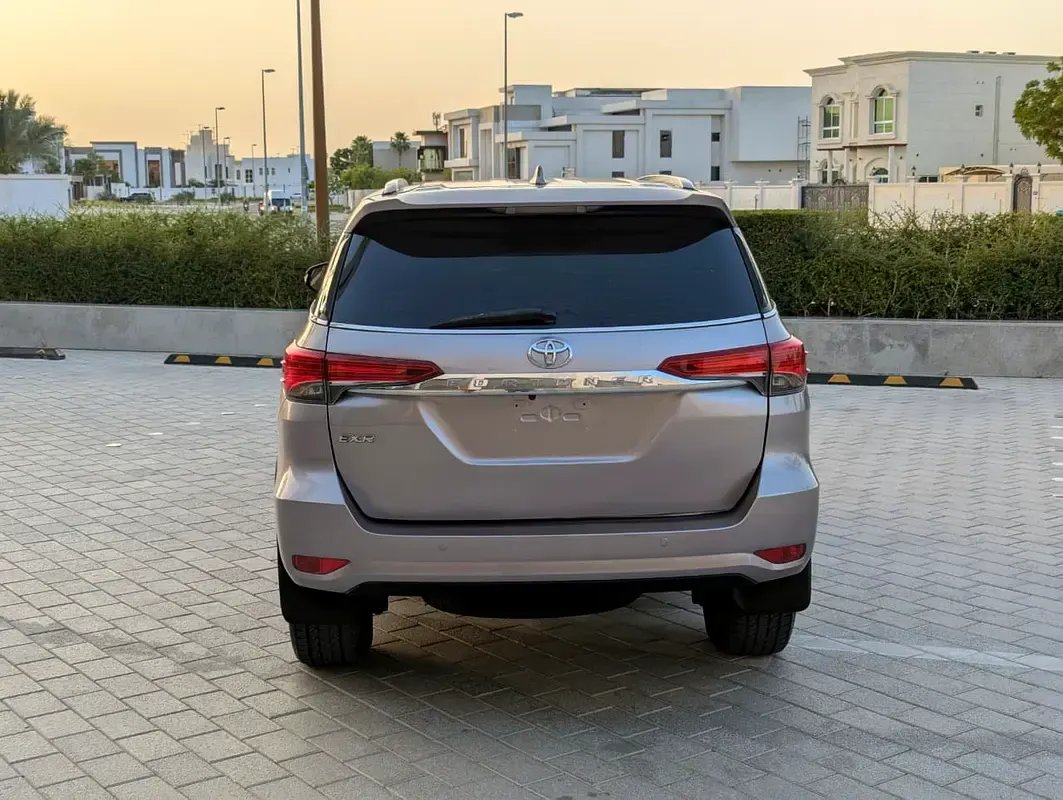 Car Image 2017 TOYOTA FORTUNER 